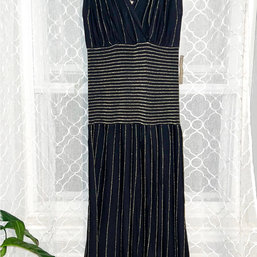 V neck pinstripes knit dress. Size Medium (M)